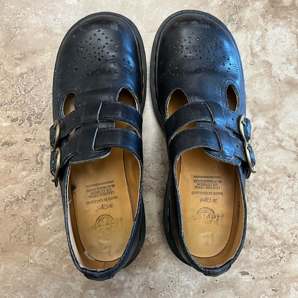 Vintage Mary Jane dr martens in black with gold buckles!